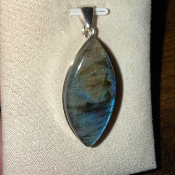 Labradorite pendant - Picture 3 of 6